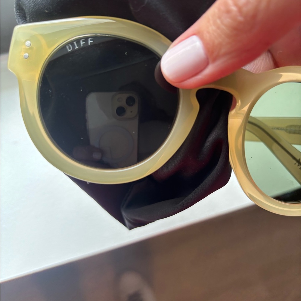 Diff Round Yellow Frame Sunglasses With Green Len… - image 3